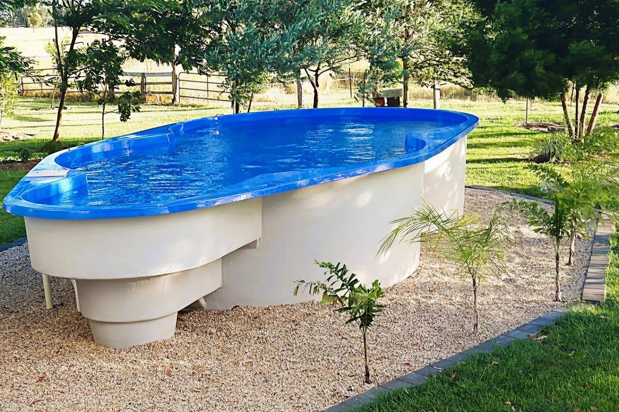 Kakadu-Above-Ground-Fibreglass-Pool-in-AquaGuard-XTM-Atlantic-Shimmer-Finish_(1)