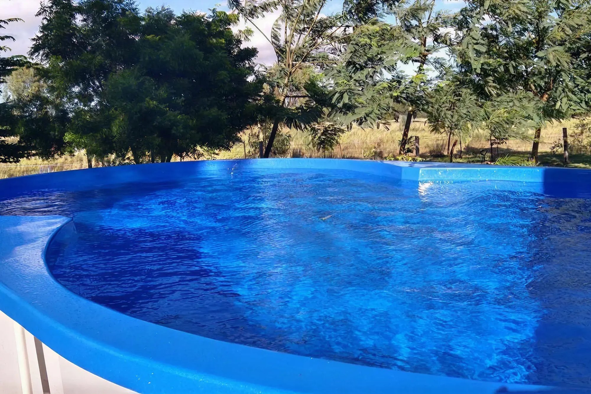 Kakadu-Above-Ground-Fibreglass-Pool-in-AquaGuard-XTM-Atlantic-Shimmer-Finish-1